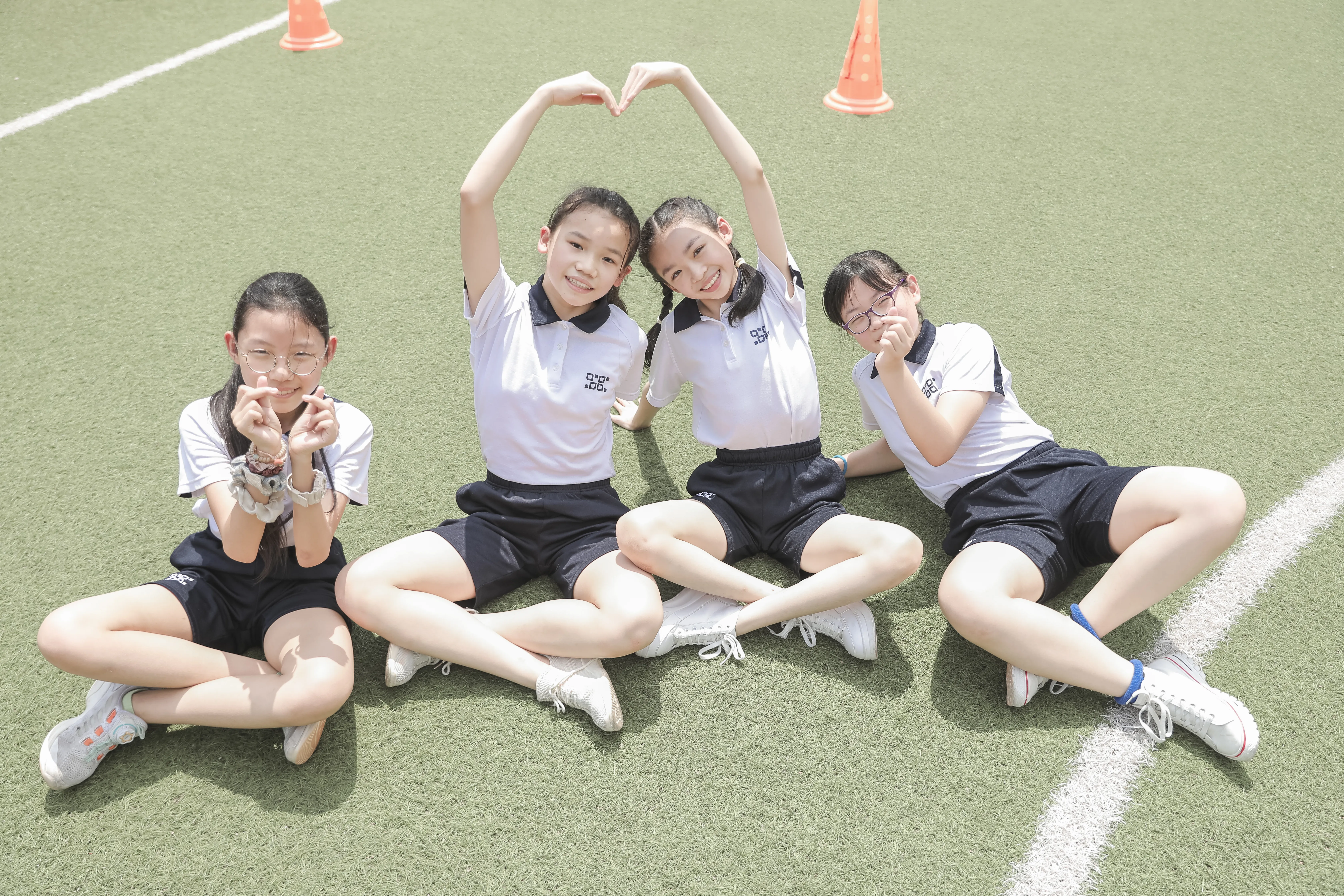 四个可爱的小学生